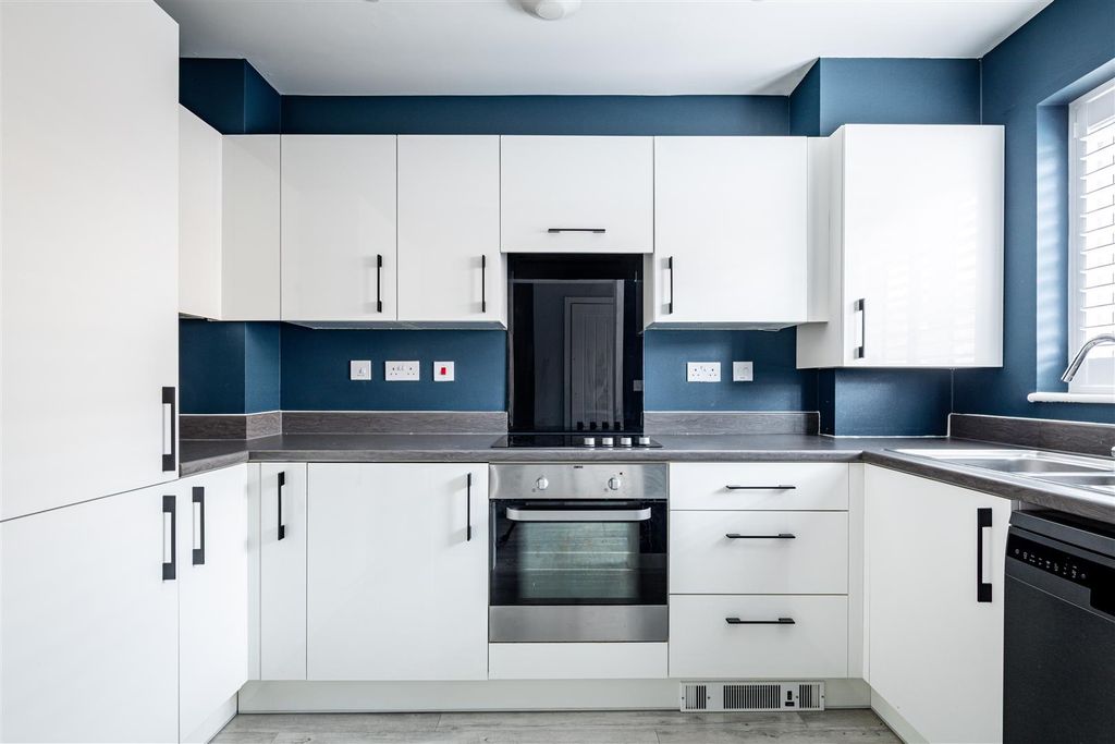 Property photo 3 of 12 3 Bellingham Place-9.Jpg