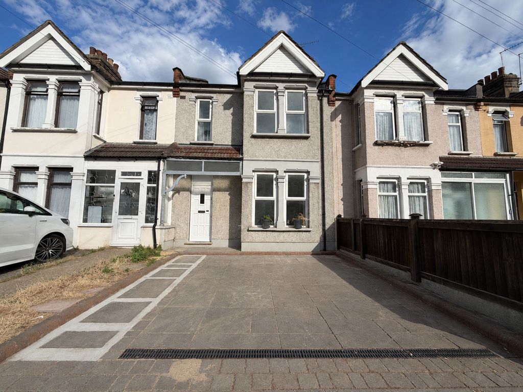 Property photo 1 of 13 Lansdowne Rd Ig3