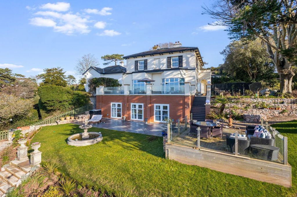 Property photo 2 of 20