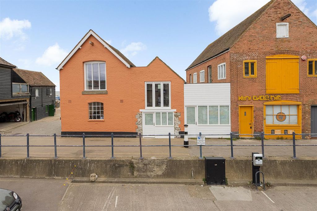 Property photo 1 of 7 Sea Wall, Whitstable