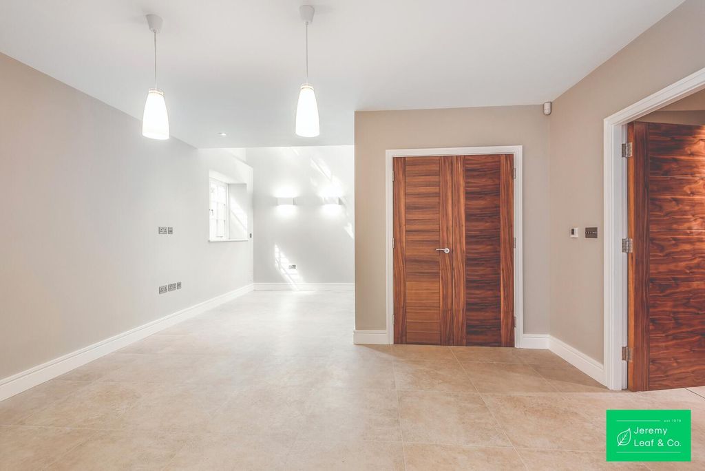 Property photo 3 of 18 Dining Room