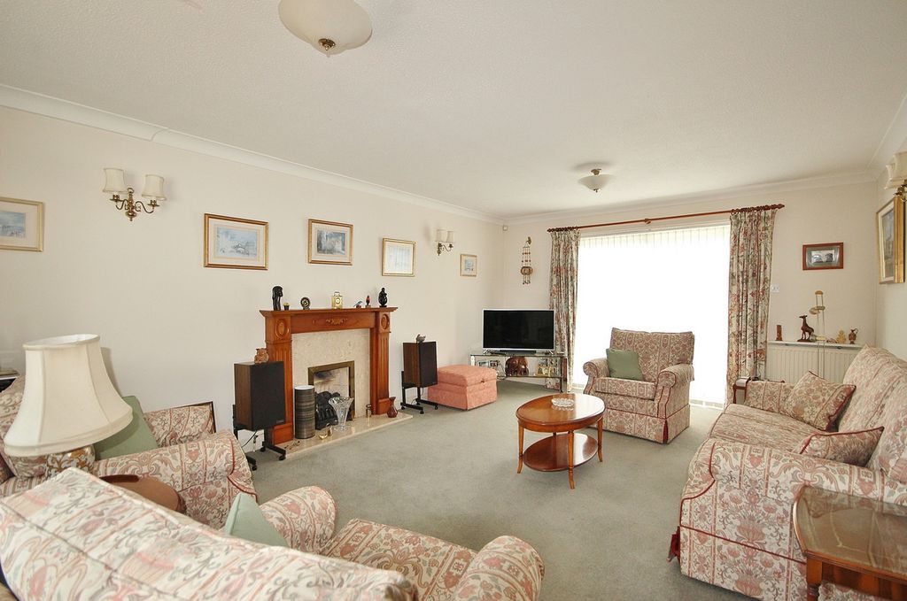 Property photo 2 of 20