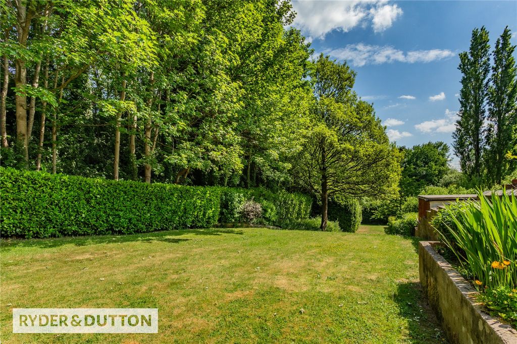 Property photo 2 of 33 Garden