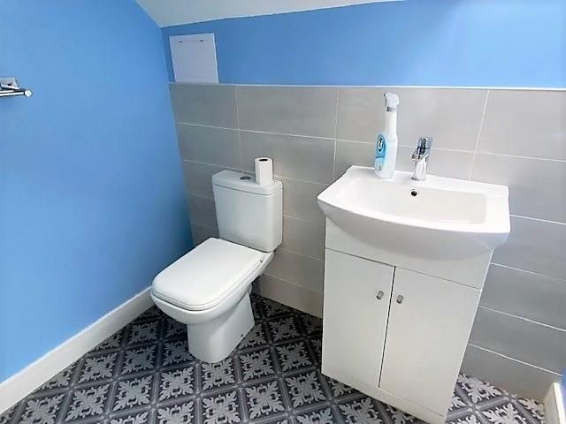 Property photo 2 of 11 En-Suite.Jpg