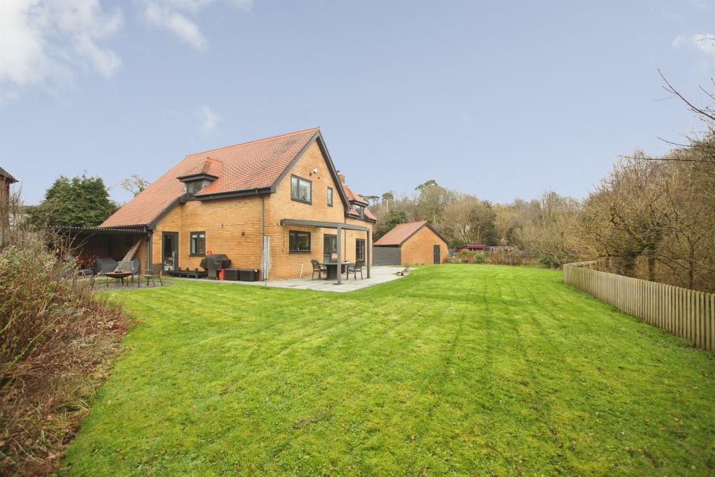 Property photo 2 of 33
