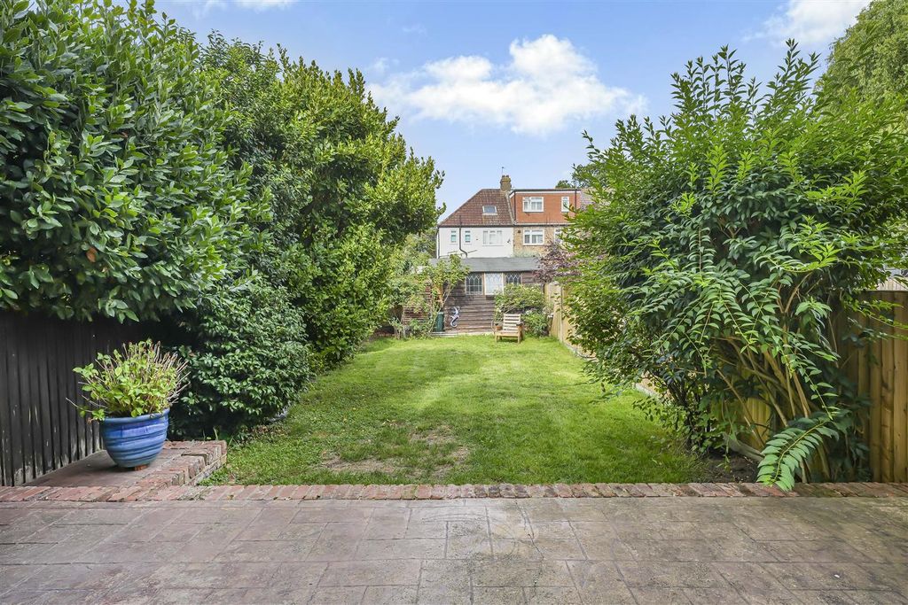 Property photo 3 of 13 Garden