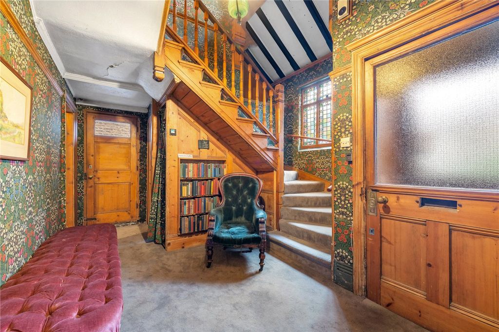 Property photo 2 of 21 Hallway