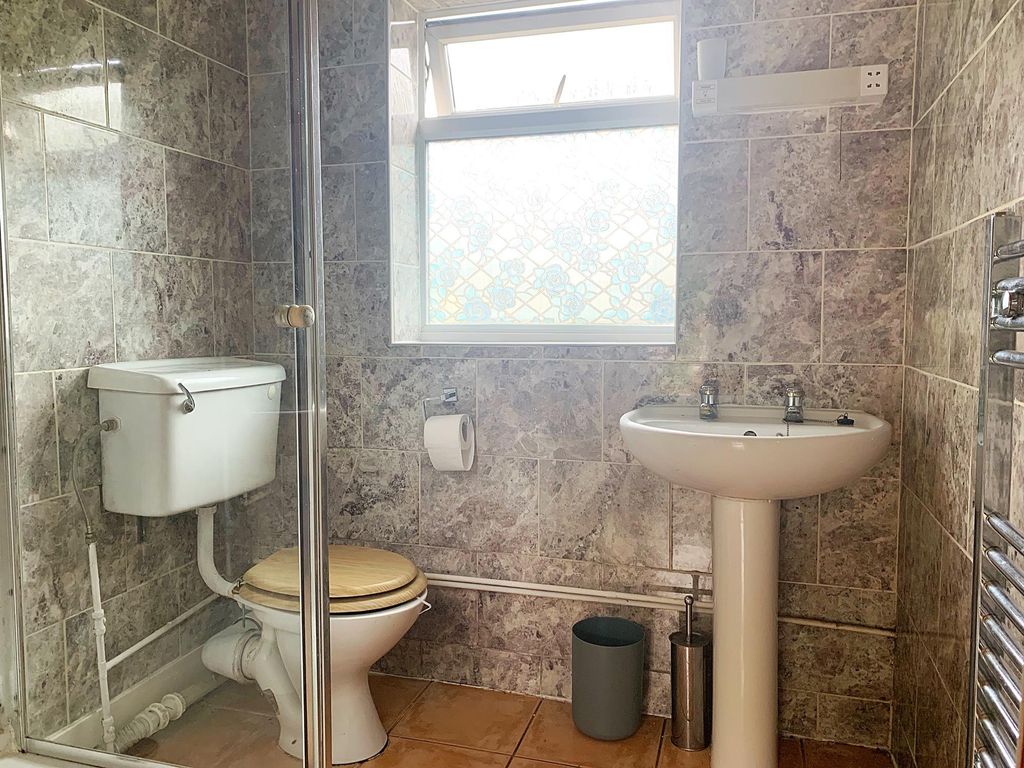 Property photo 2 of 6 Bathroom