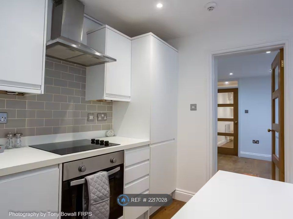 Property photo 3 of 10 Fully Equipped Kitchen