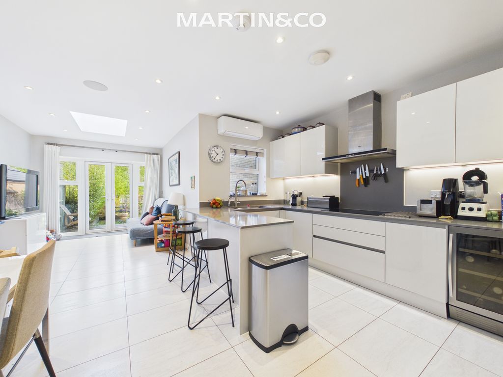 Property photo 2 of 27