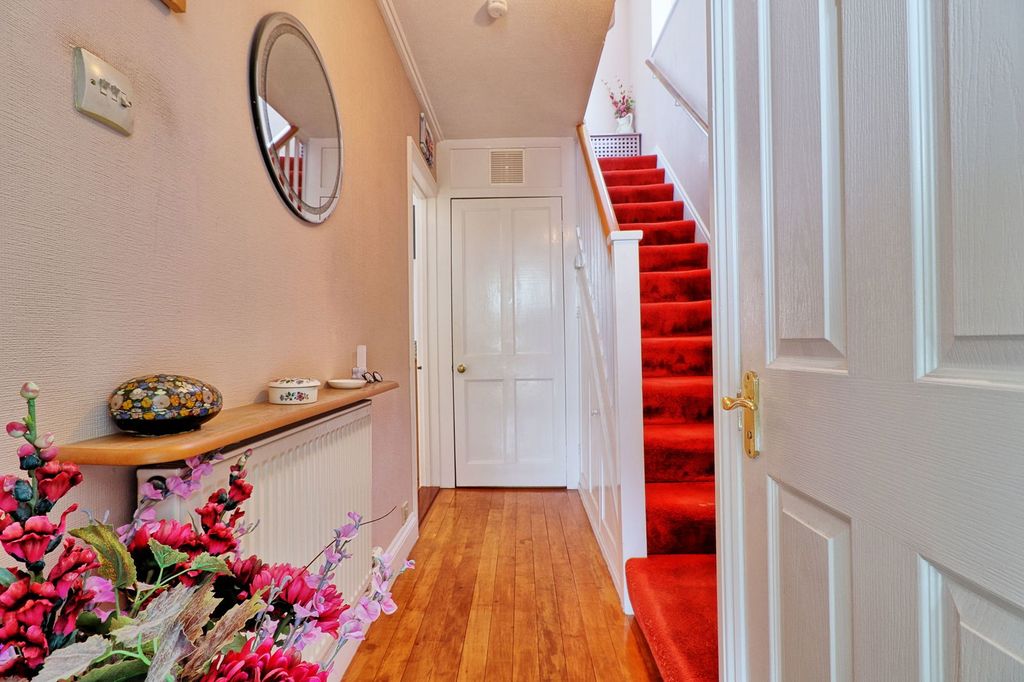 Property photo 3 of 34
