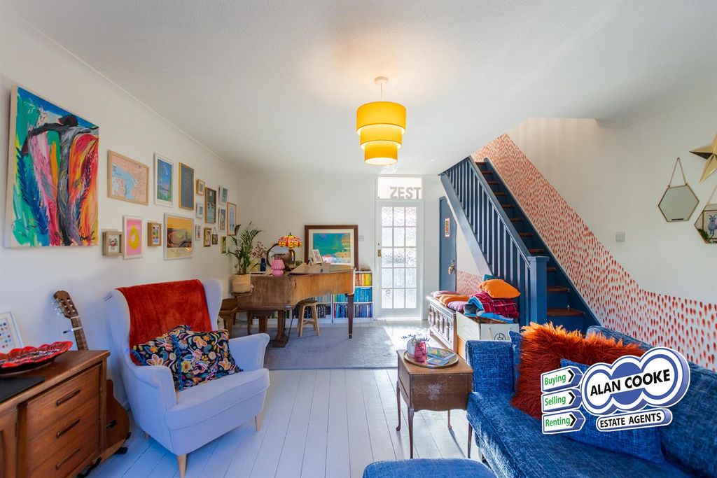 Property photo 2 of 13 Lounge