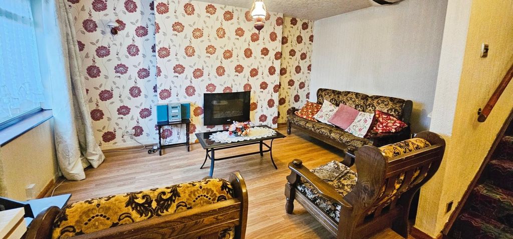 Property photo 2 of 19 Lounge