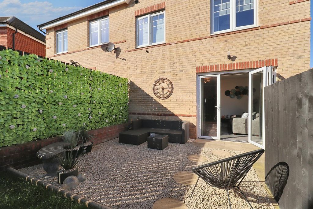 Property photo 2 of 25