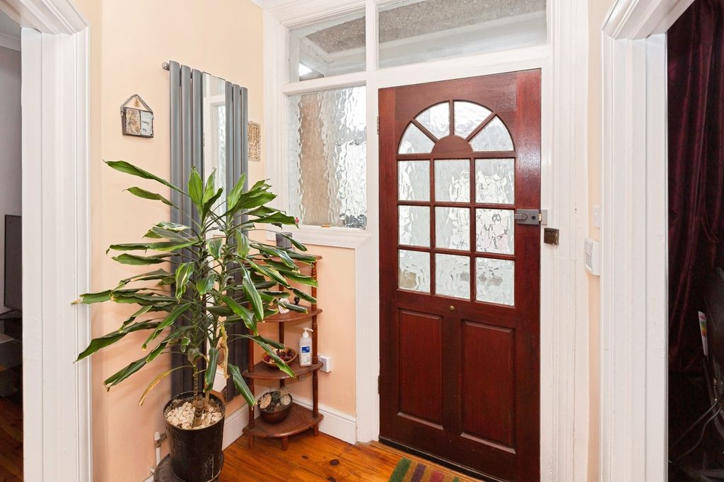 Property photo 2 of 19 Photo