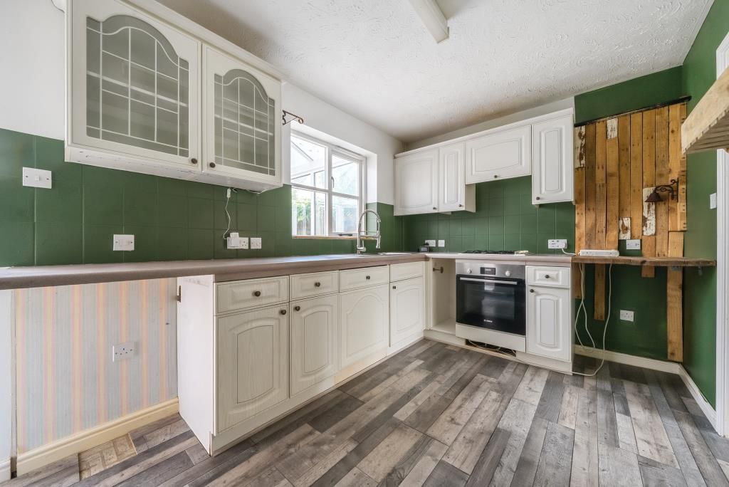 Property photo 2 of 18 Kitchen