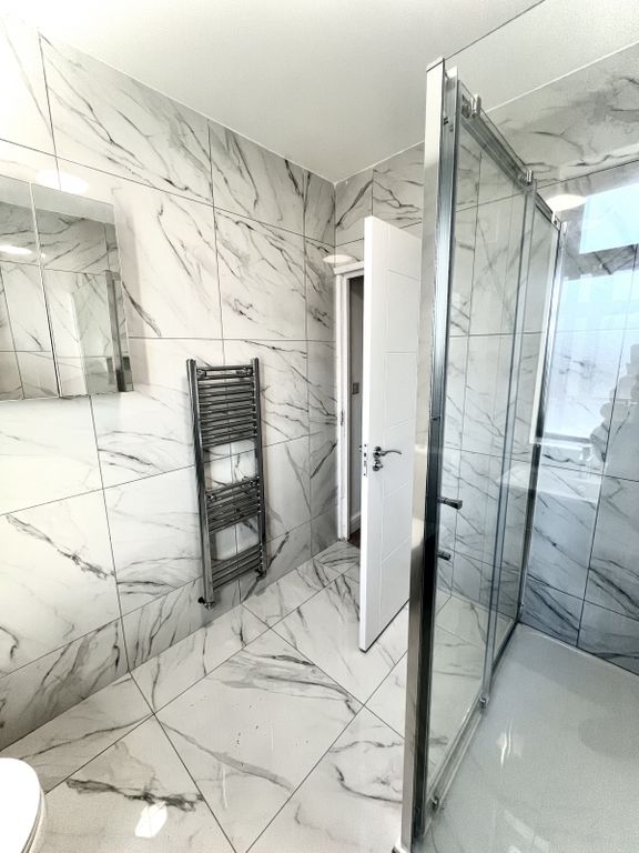 Property photo 3 of 10 Bathroom