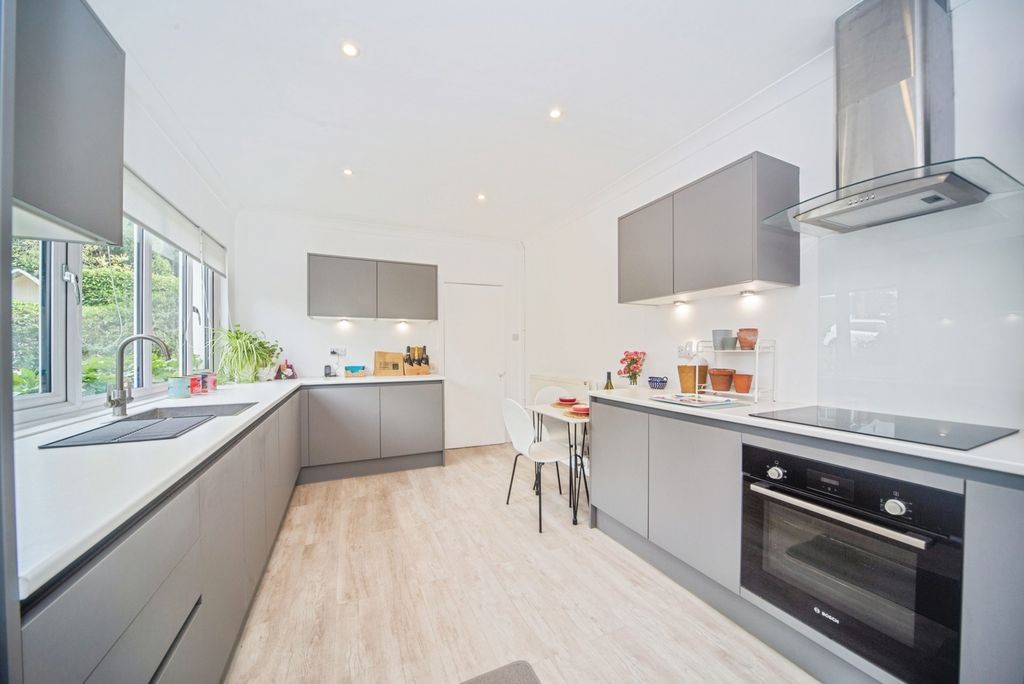 Property photo 3 of 20 Pbox-Img.Jpg
