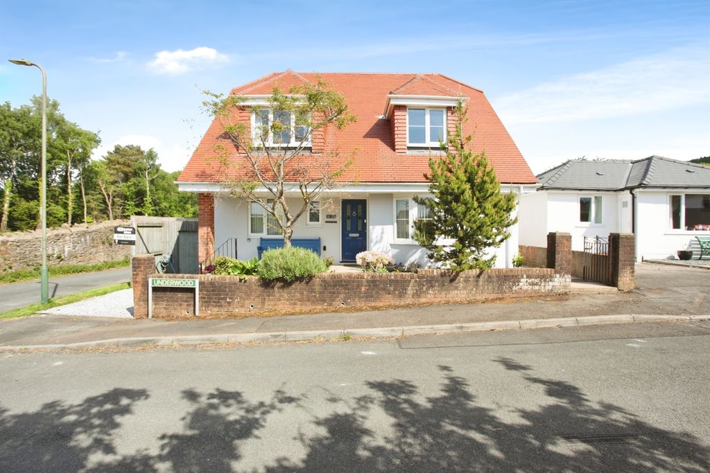 Property photo 2 of 33