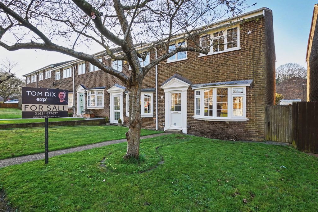 Property photo 1 of 32