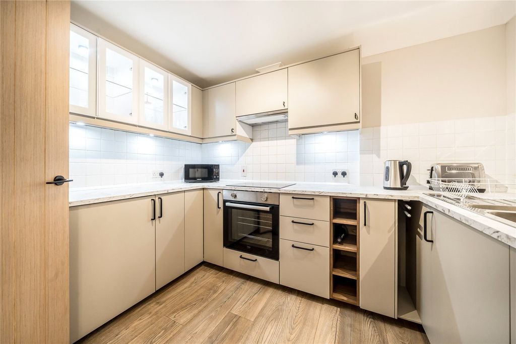 Property photo 3 of 7 Kitchen