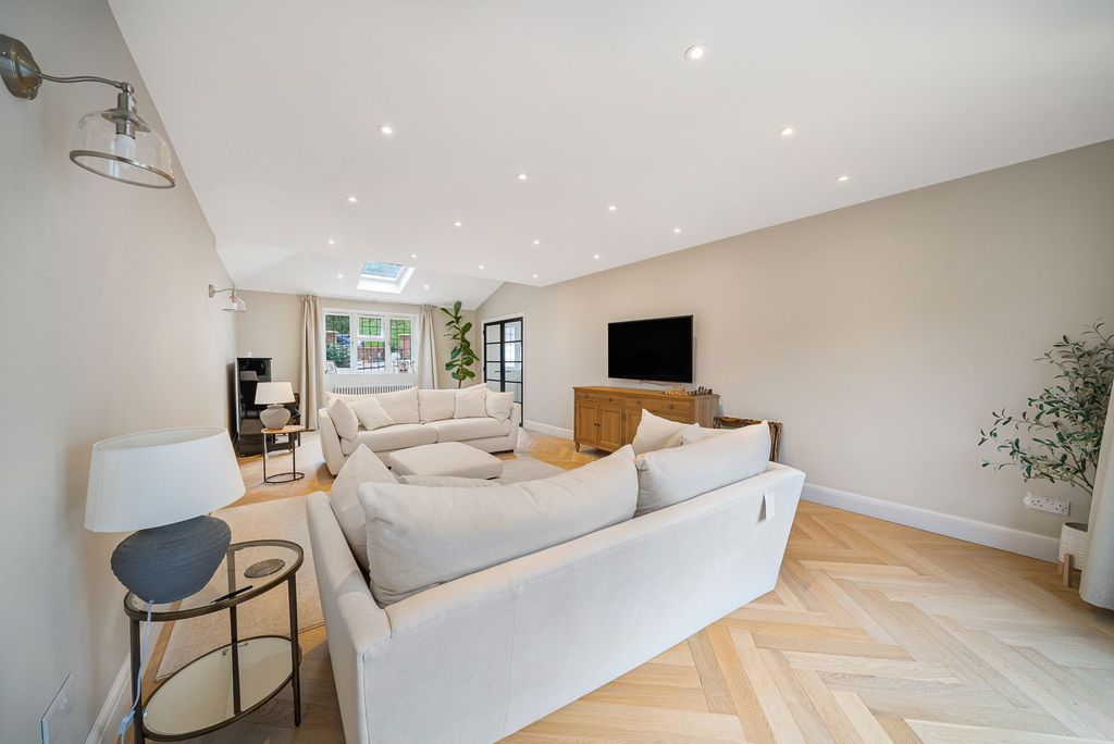 Property photo 2 of 22