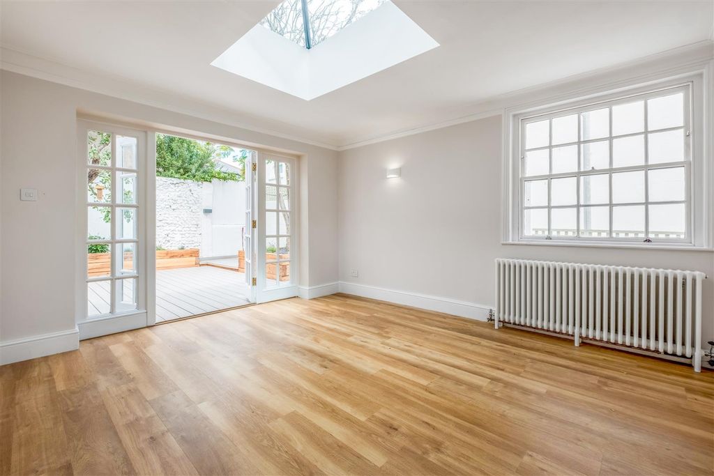 Property photo 3 of 30 9 Camden Terrace-5.Jpg