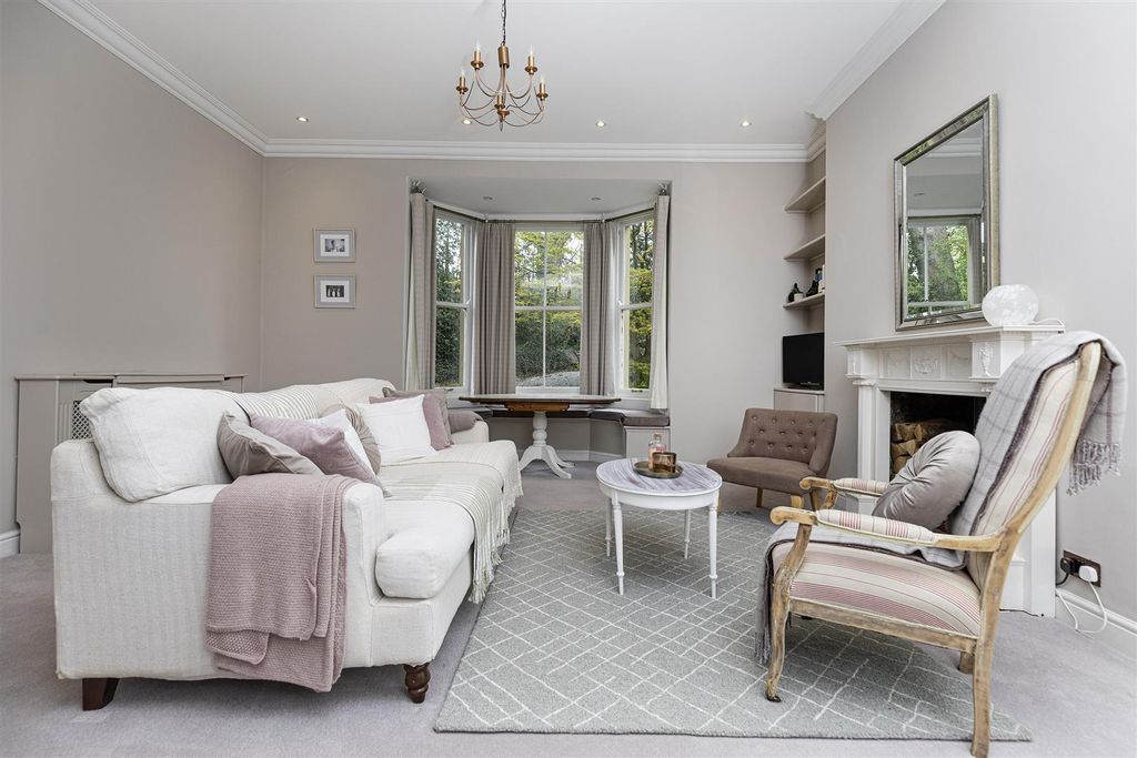 Property photo 2 of 37 Lounge Diner