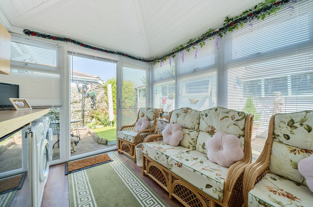 Property photo 3 of 17 1330559-10-68835c...