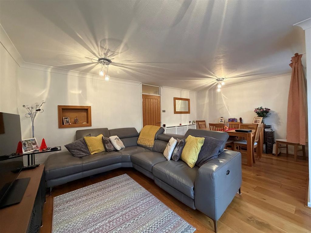 Property photo 2 of 11 2