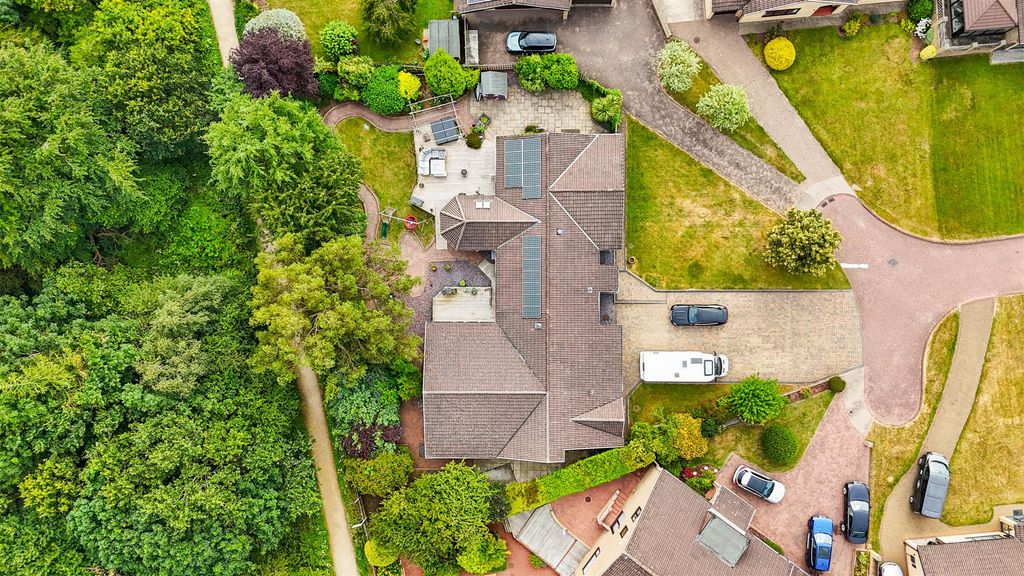 Property photo 2 of 32