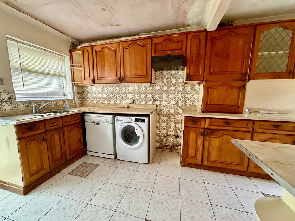 Property photo 3 of 27