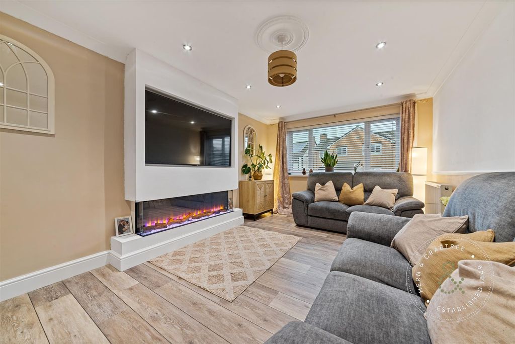 Property photo 2 of 33 Denison-Way-04.Jpg