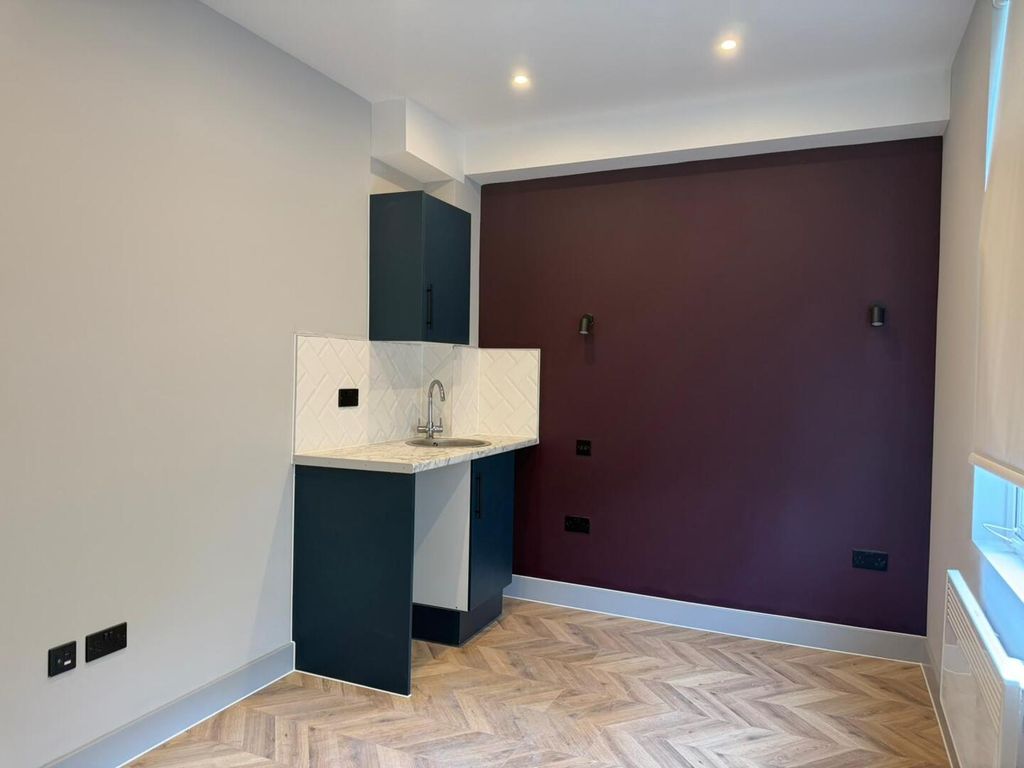 Property photo 1 of 11 Kitchen
