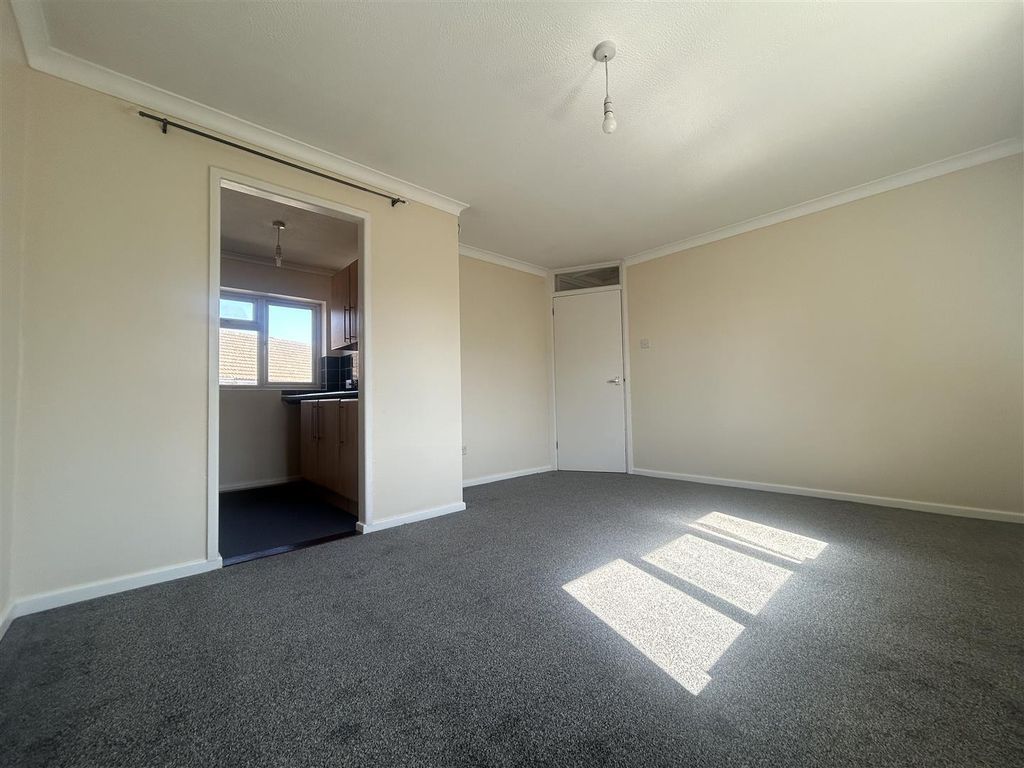 Property photo 3 of 9 Lounge