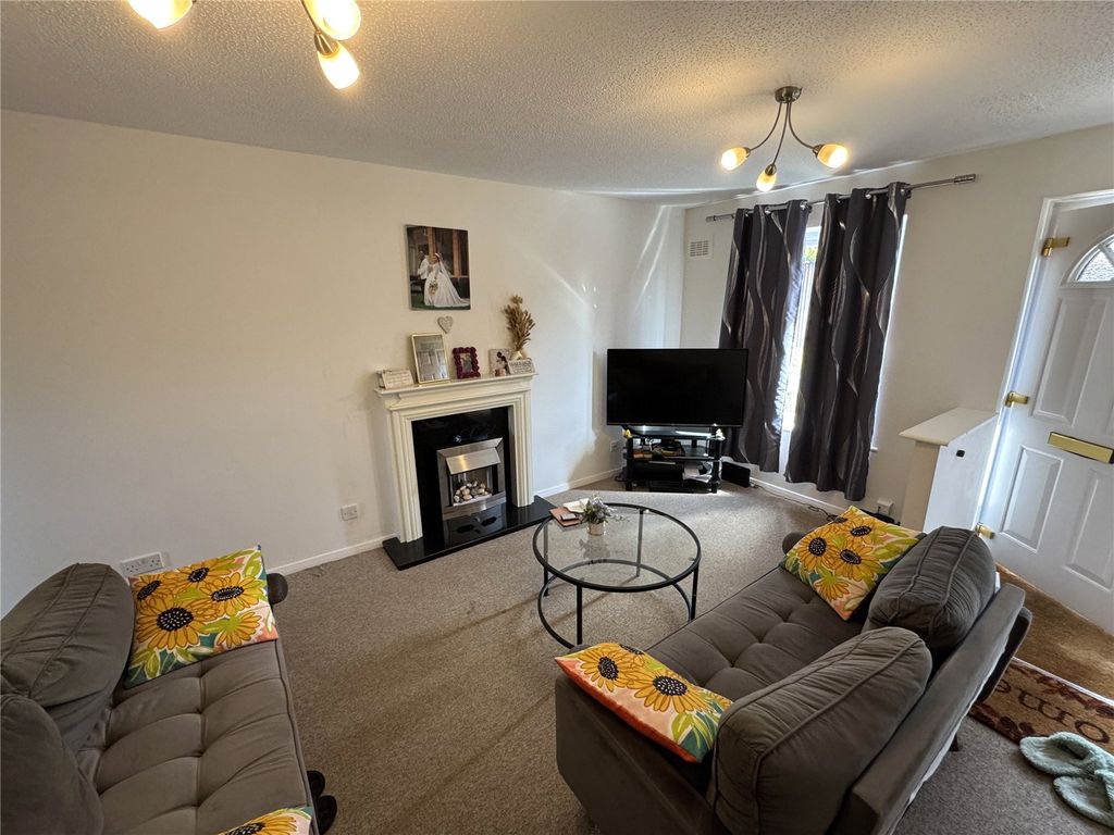Property photo 2 of 8 Picture No. 11