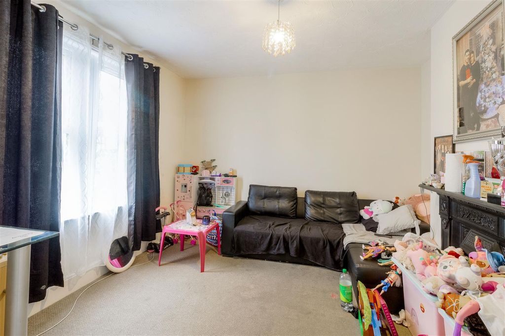Property photo 2 of 11