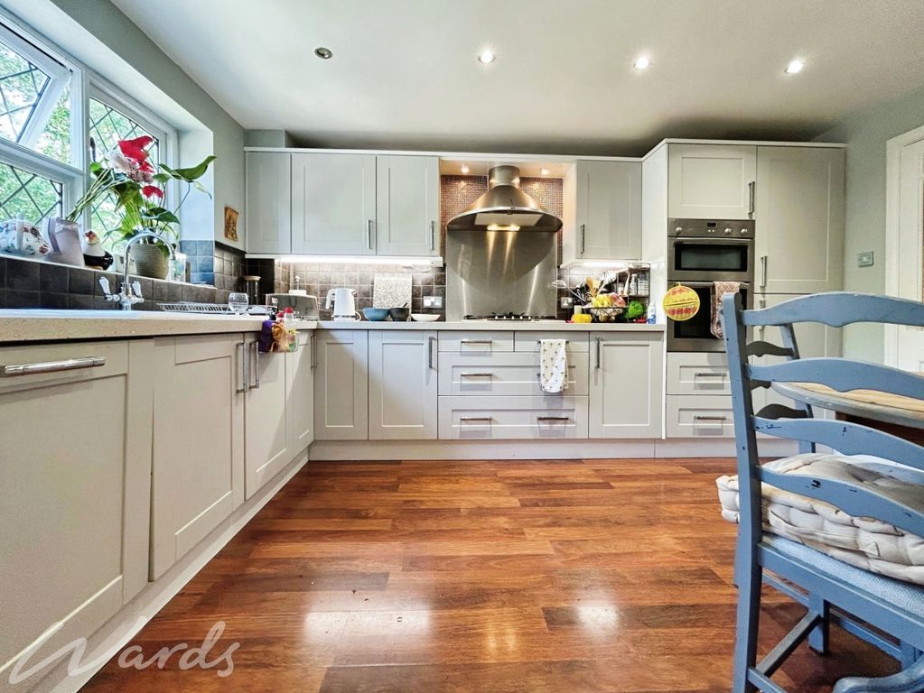 Property photo 3 of 20 Kitchen (2)