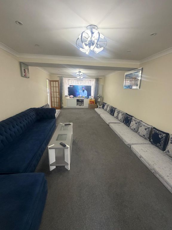 Property photo 1 of 9 4 Bed Semi-Detached House To Rent Bournemead Way, Northolt, Ub5 6Pl