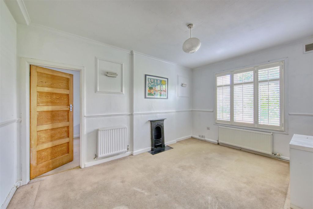 Property photo 1 of 10 Eden Harper Brixton Hill Court