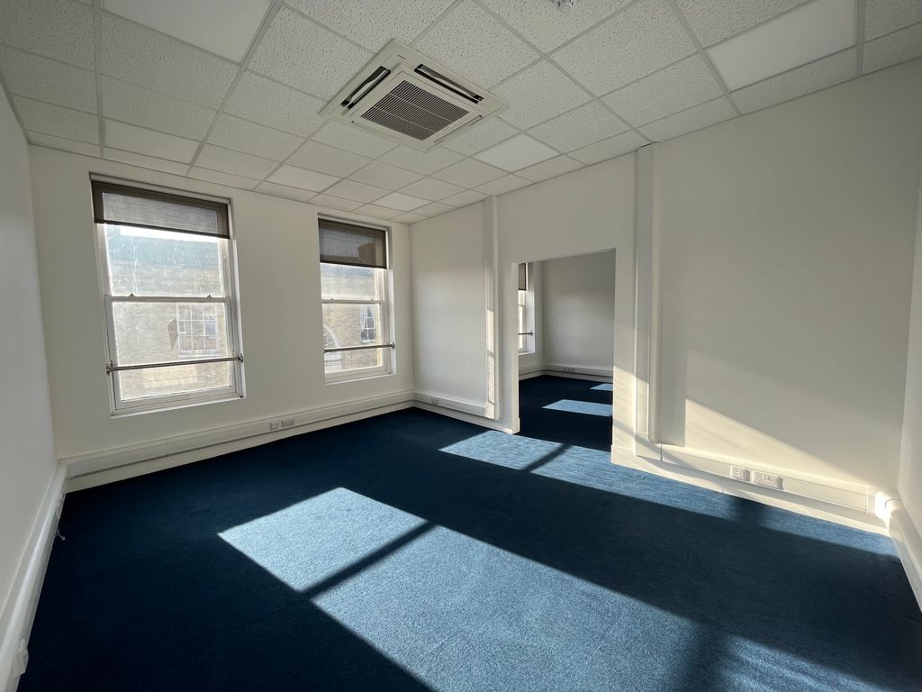 Property photo 3 of 8 Picture No. 11