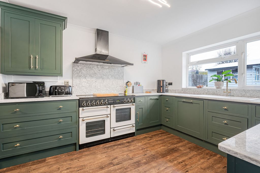 Property photo 2 of 23