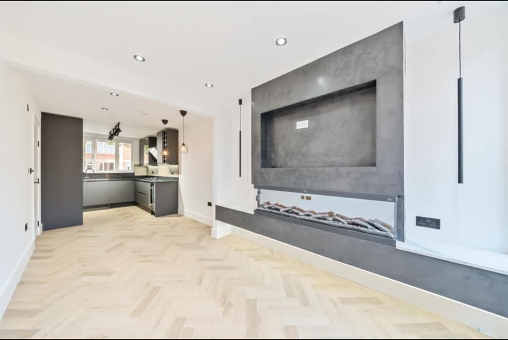 Property photo 3 of 22 Living Room