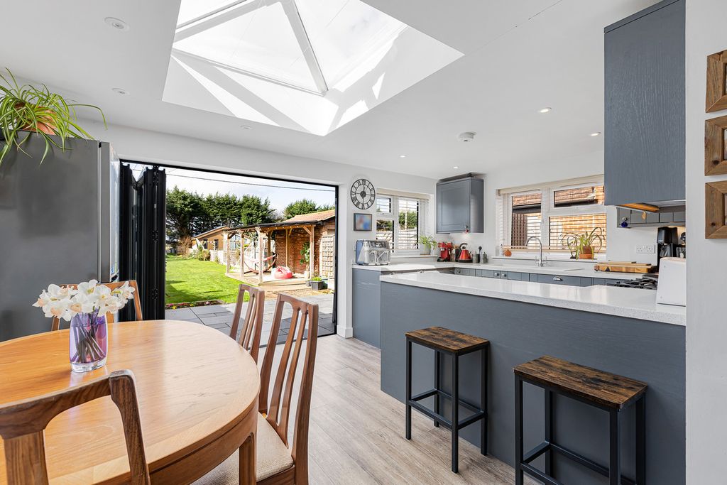 Property photo 2 of 32