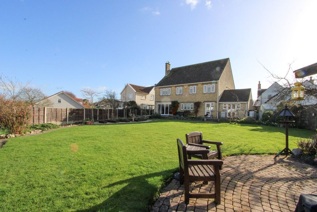 Property photo 2 of 32