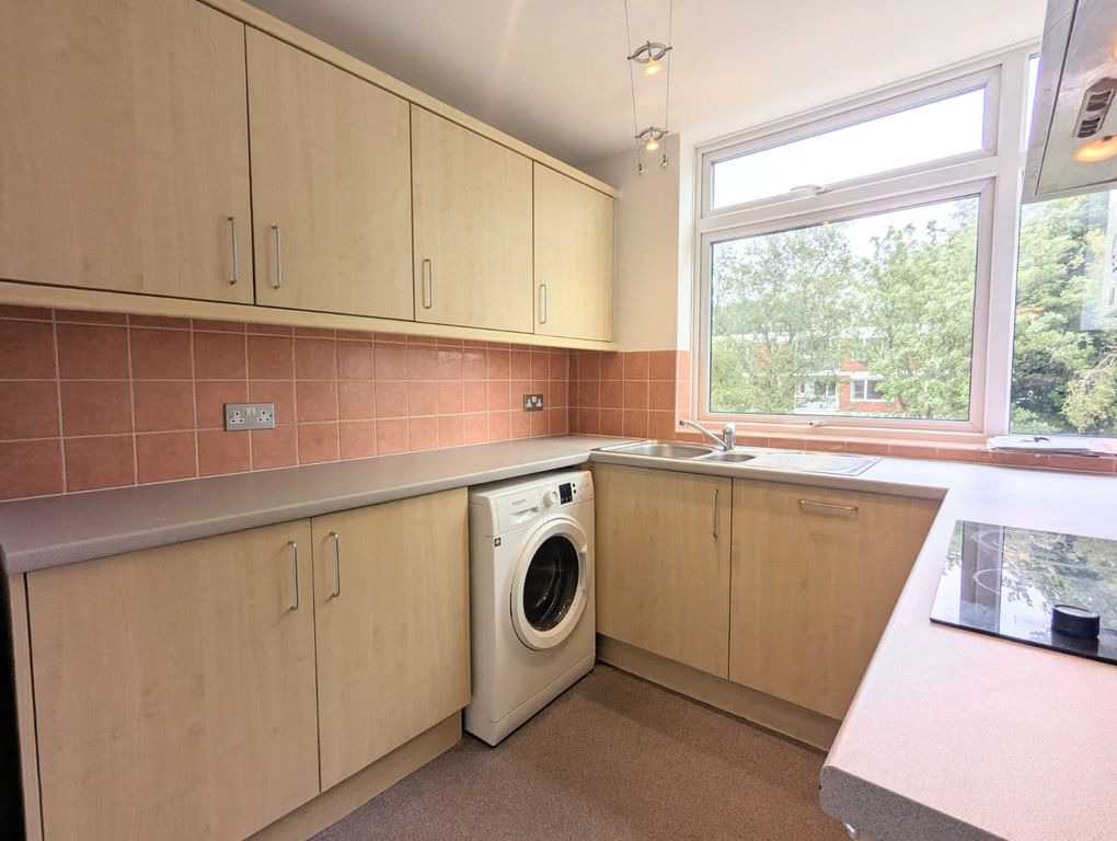 Property photo 2 of 9 Kitchen