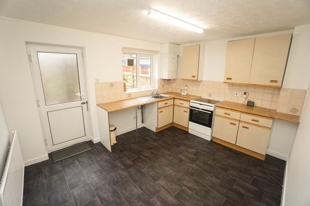 Property photo 3 of 8 Photo 7