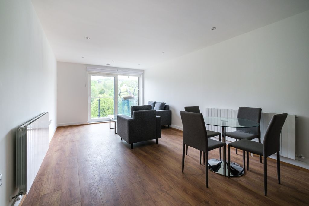 Property photo 3 of 6 155-Whyteleafe-Ho...