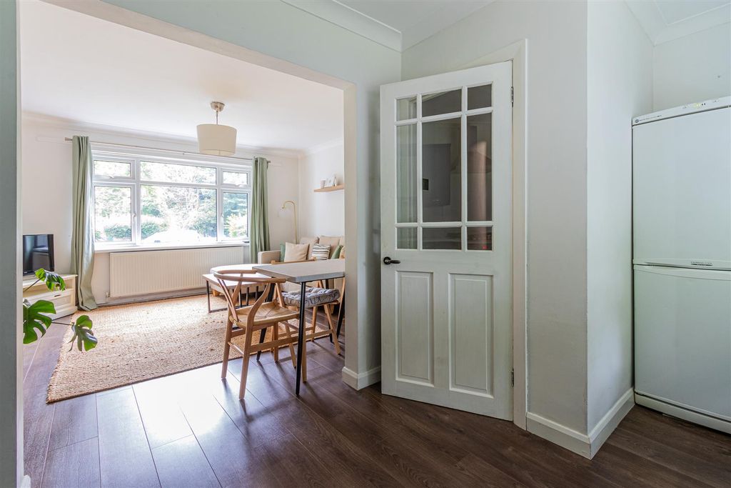 Property photo 3 of 16 Castle Hill Court 6 (8 Of 16).Jpg