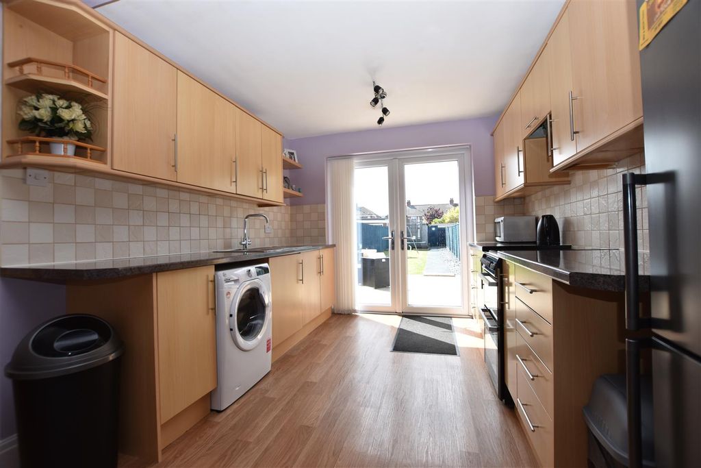 Property photo 2 of 11 Kitchen / Diner